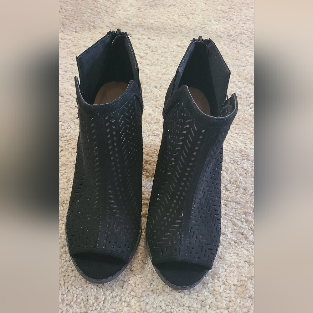 Shoes - Picture 3 of 4